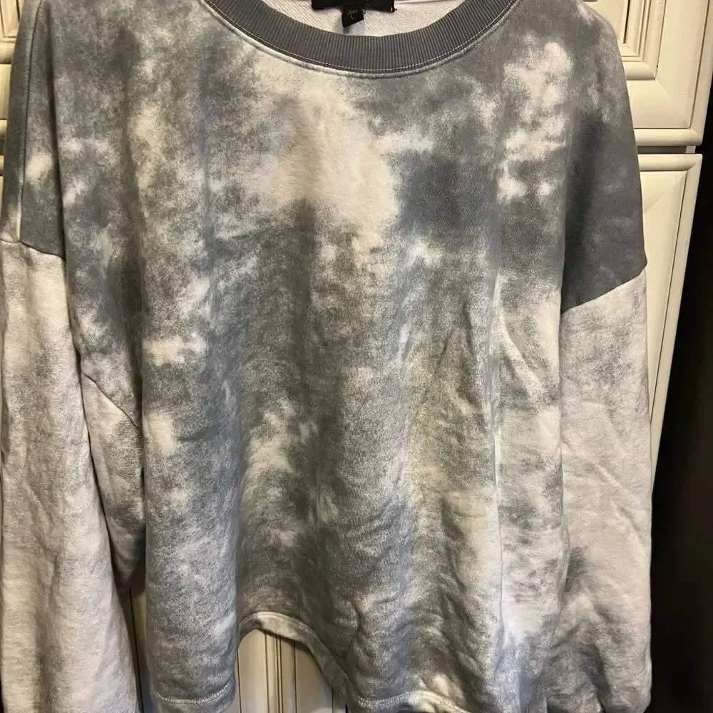 Solar Mist Sweatshirt in Sky L'urv Color:Sky L
